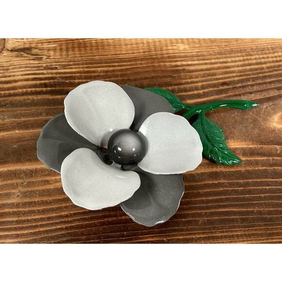 Vintage Large Gray Metal Flower Brooch Pin - Picture 2 of 6